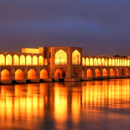آهنگ میگذرونم الان تنها اون روزایی رو که میباریدن ابرا