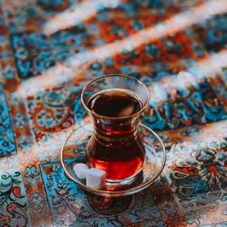 دانلود اهنگ آدما دنبال لبوبو ان ولی ما دنبال چایی - دخترای اینستایی